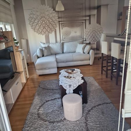 Apartment Lux Lomina Cacak Exterior photo