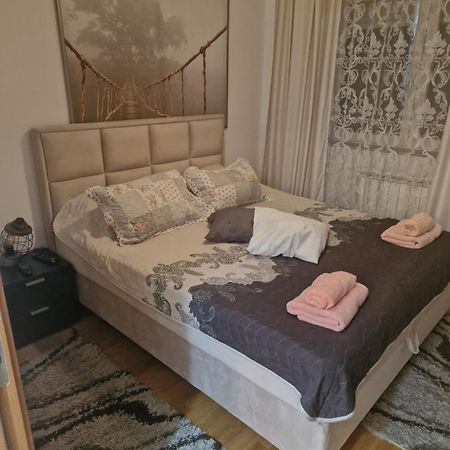 Apartment Lux Lomina Cacak Exterior photo