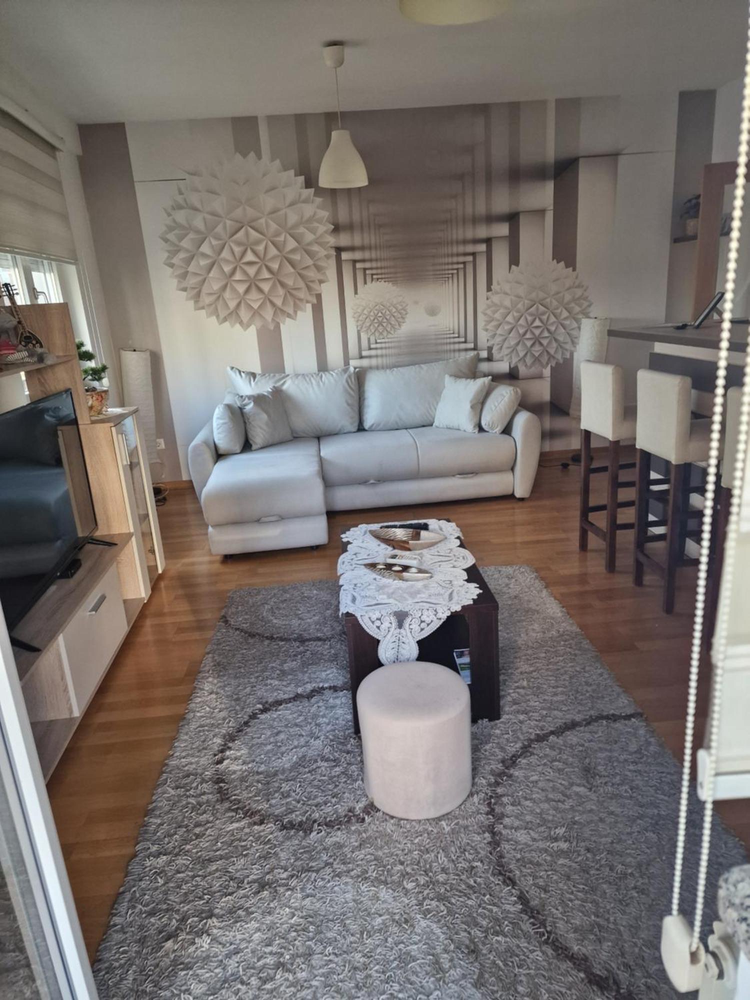 Apartment Lux Lomina Cacak Exterior photo