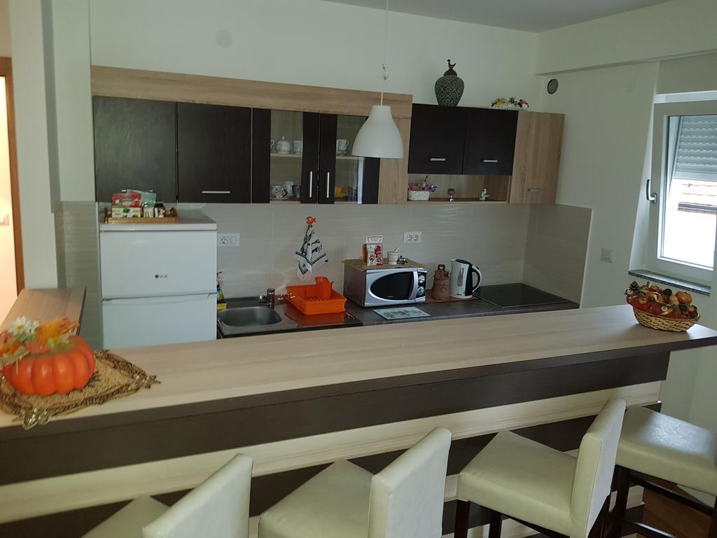 Apartment Lux Lomina Cacak Exterior photo