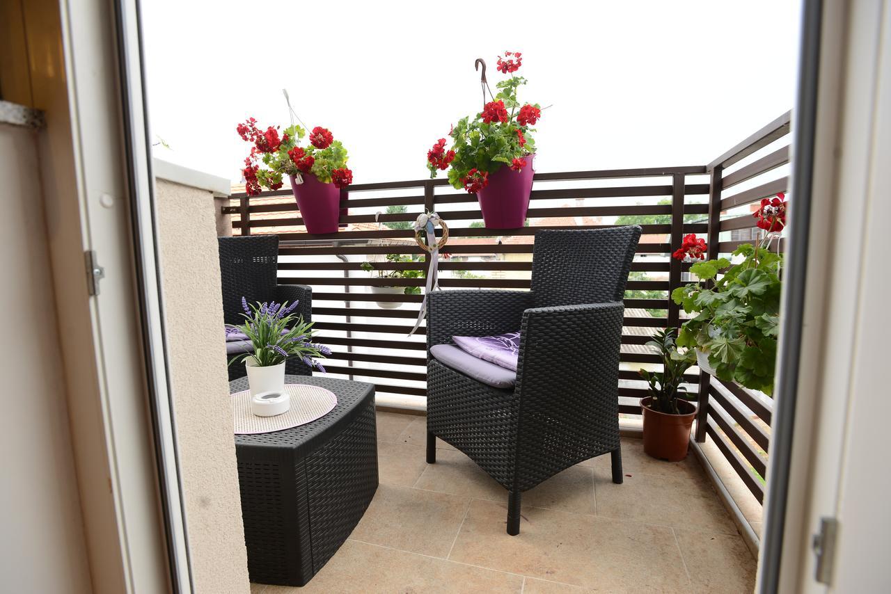Apartment Lux Lomina Cacak Exterior photo