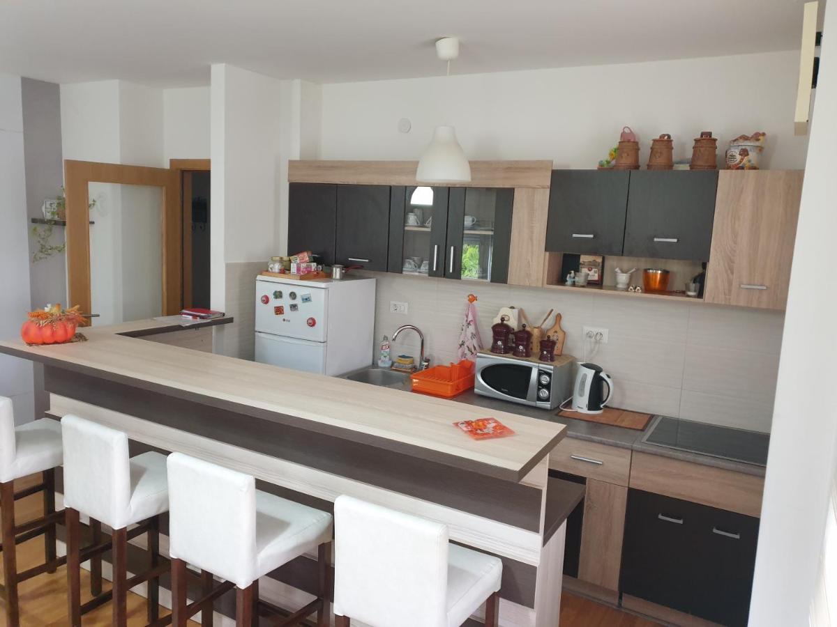 Apartment Lux Lomina Cacak Exterior photo